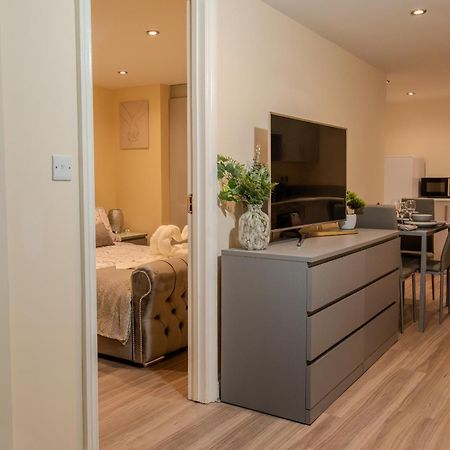 Cosy 1 Bedroom Basement Apartment With Private Patio Area Londres Exterior foto