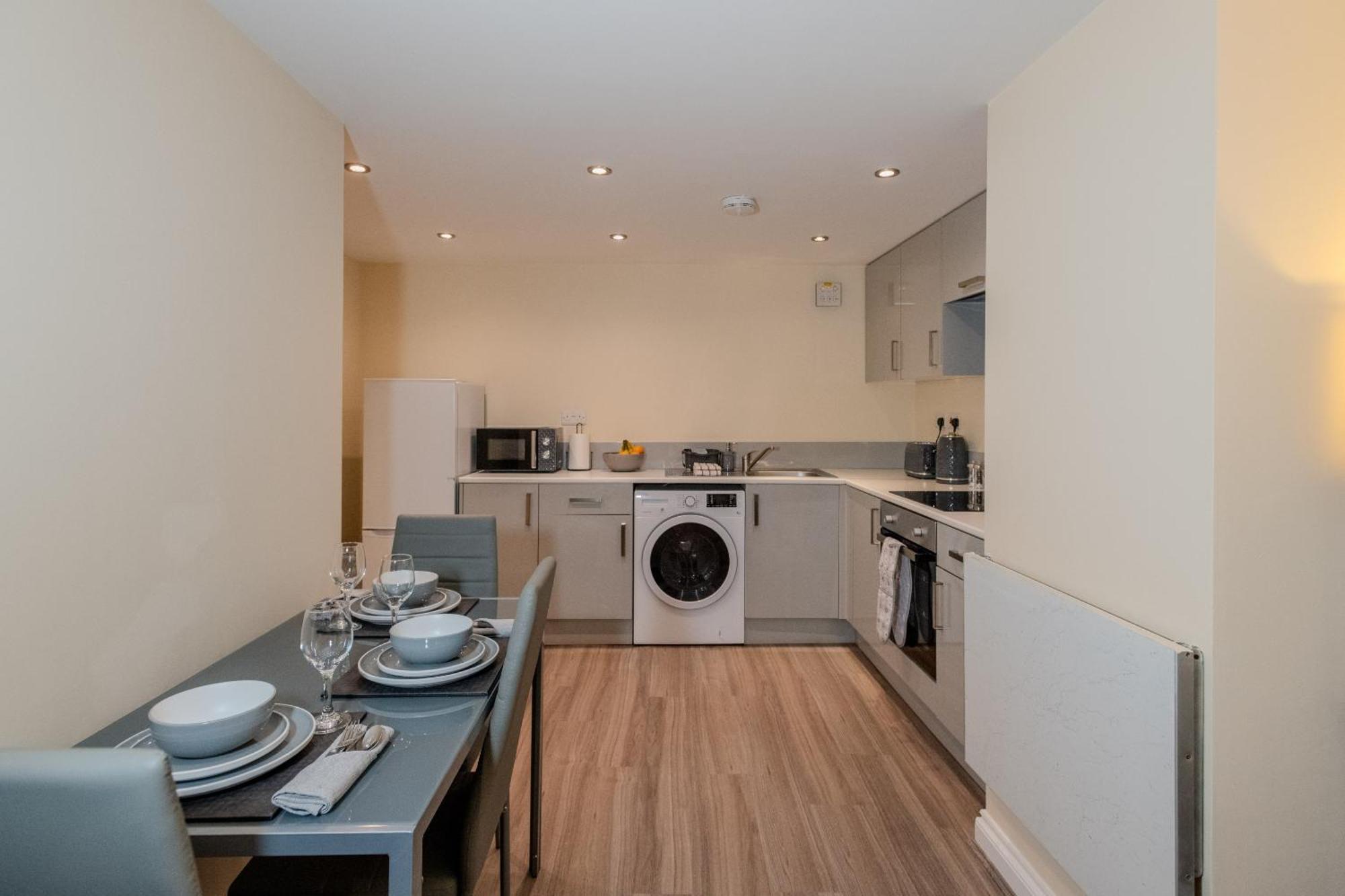 Cosy 1 Bedroom Basement Apartment With Private Patio Area Londres Exterior foto