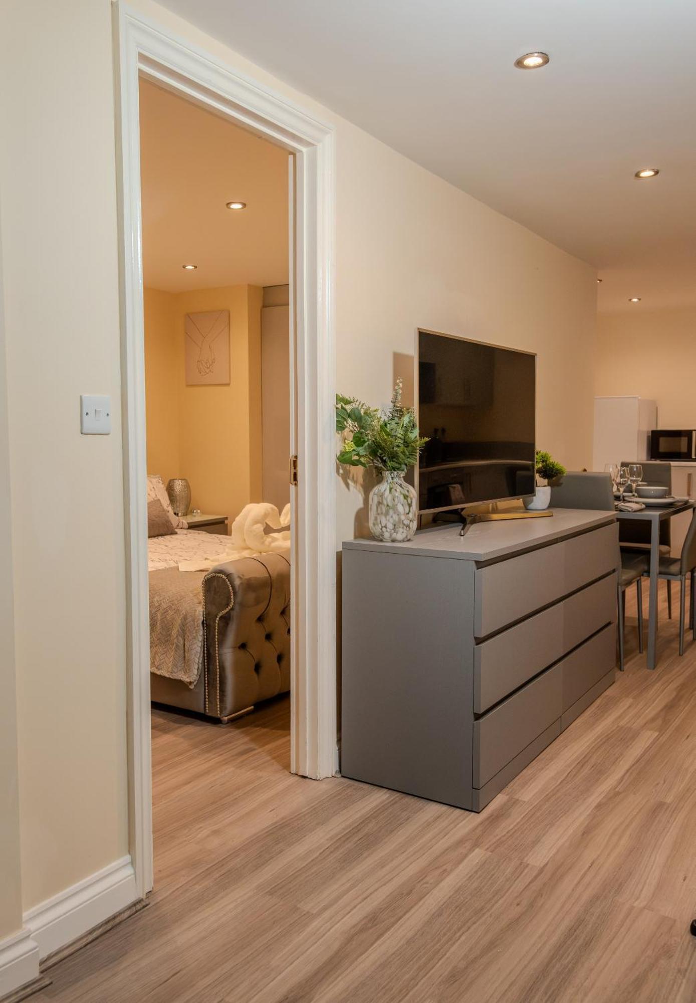 Cosy 1 Bedroom Basement Apartment With Private Patio Area Londres Exterior foto